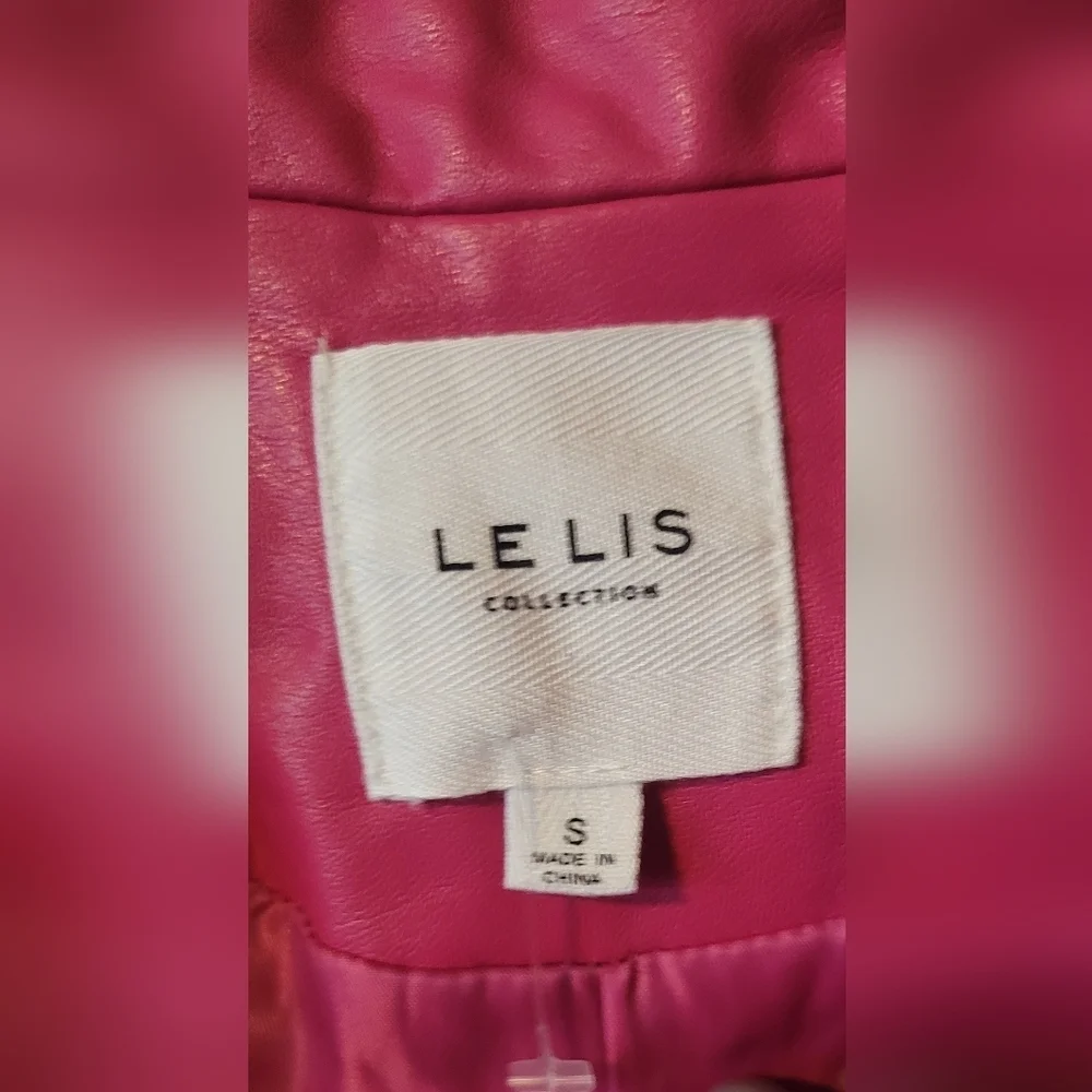 Le Lis stand out